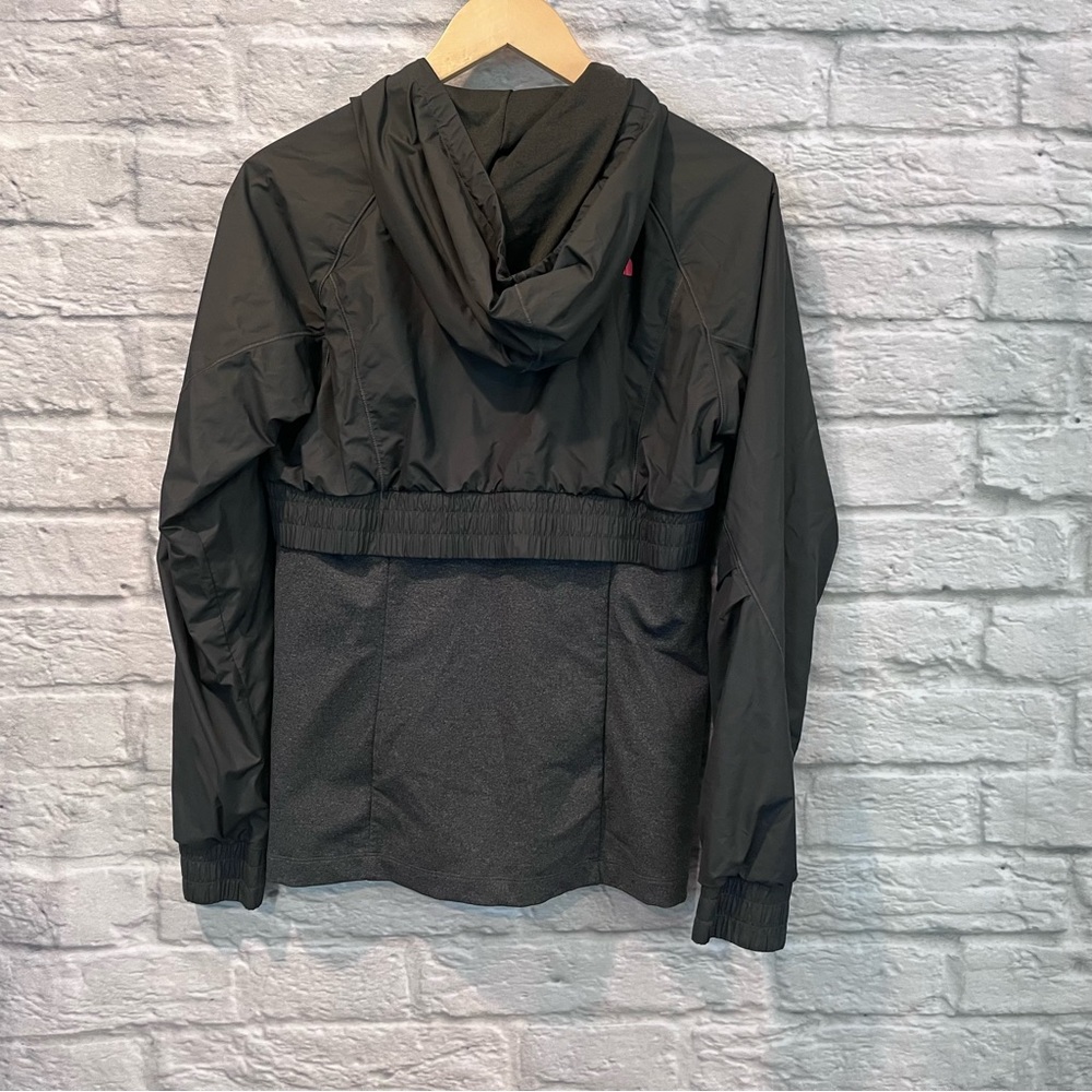 The North Face Women’s Medium Grey & Pink Sanctuary Wind Breaker Jacket - Picture 3 of 12